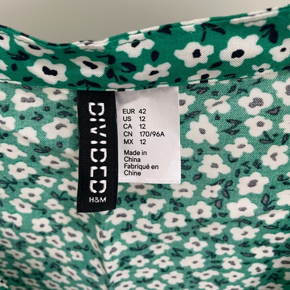 H&M Divided Green & White Floral Long Sleeve V-neck Top - Picture 2 of 5